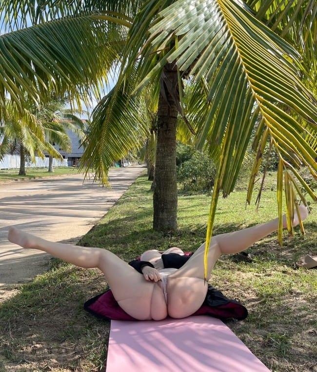 [微密圈]迷人的五姨太 –香车美臀 [24P2V-380M]-1